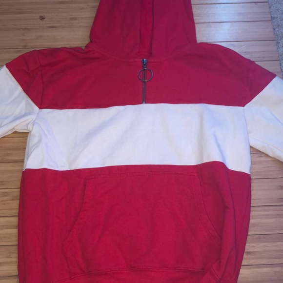 red/white Tucker+Tate pullover with circle zipper. - Picture 1 of 4